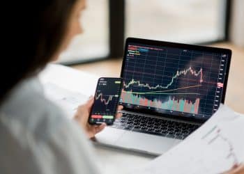 Is Taking out Lån Til Aksjer (Loans for Shares) a Good Strategy?