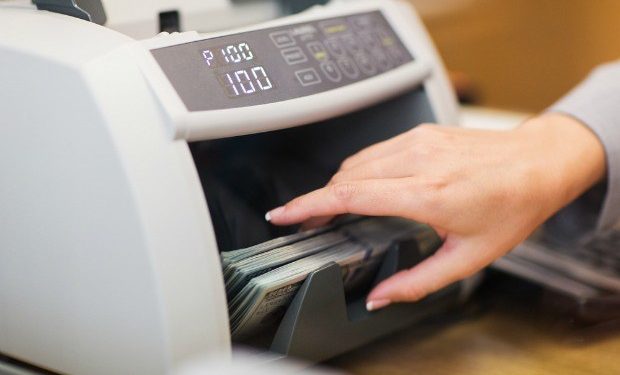 Advantages of Using Cash Counting Machine for Your Business