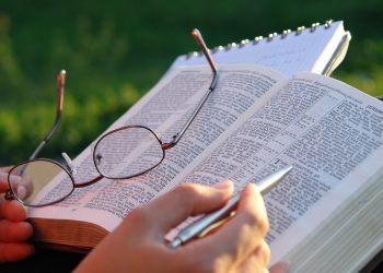 Top 10 Bible Study Courses: Free and Paid