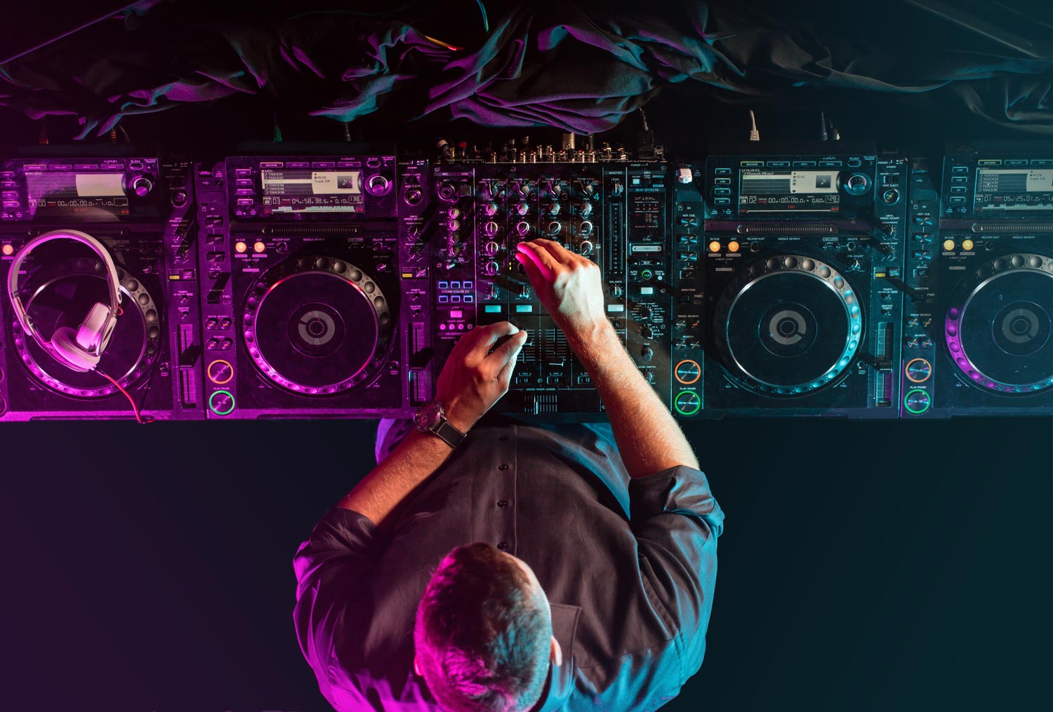 Pro DJ with The 10 Best Online DJ Courses 2023 - The Ram