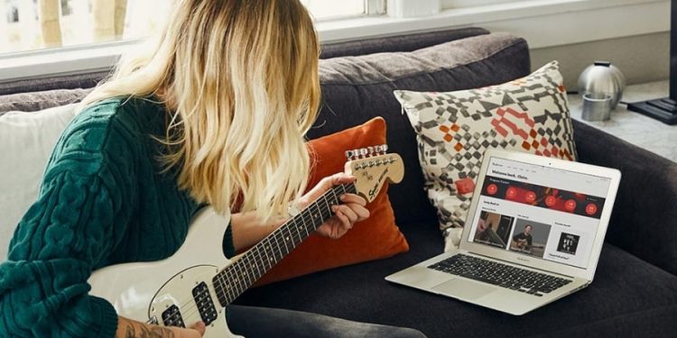 Top 12 Online Guitar Lessons (Free & Paid)