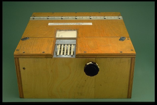 Bf Skinner's Teaching Machine: 1954