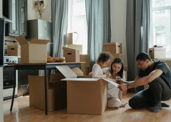 Borderless Moves: Expert Assistance for Long-Distance Transitions
