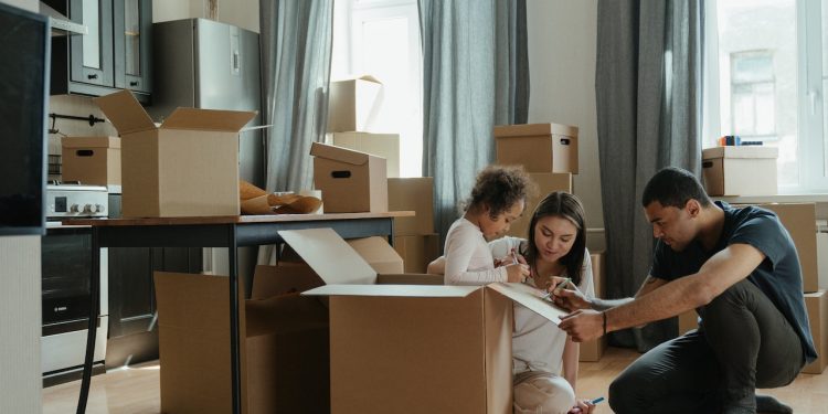 Borderless Moves: Expert Assistance for Long-Distance Transitions