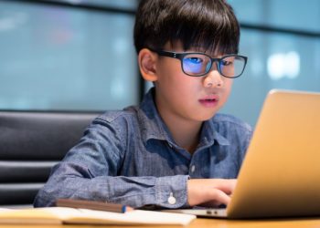 Ways to Prevent Blue Light in the Education Industry