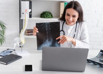 Pros and Cons of Online Doctor’s Consultation