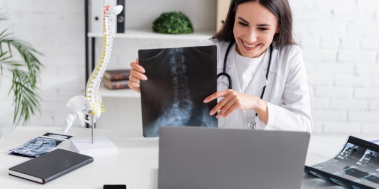 Pros and Cons of Online Doctor’s Consultation