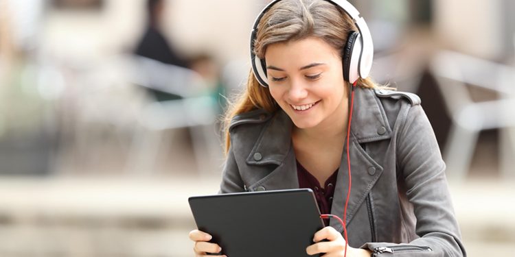 Exploring the Differences: Closed Captions vs Subtitles in Multilingual Content