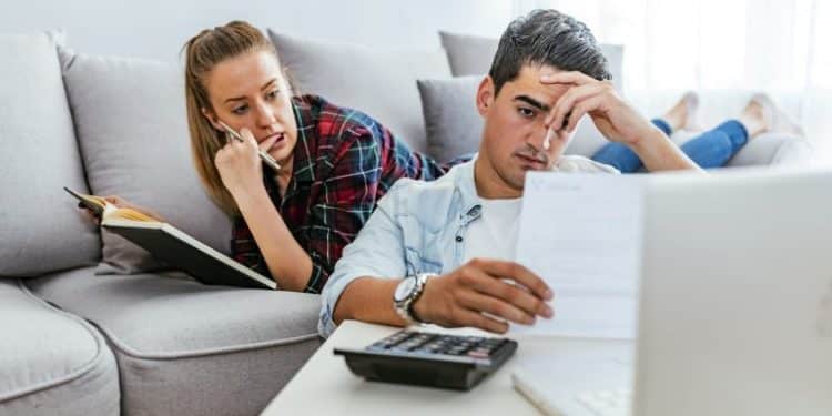 5 Perks of Opening a Student Bank Account from Your Couch