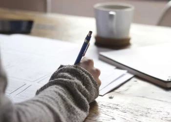 How to Use an Essay Generator to Write an Essay