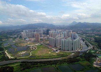 Professor Writes Book on New Towns