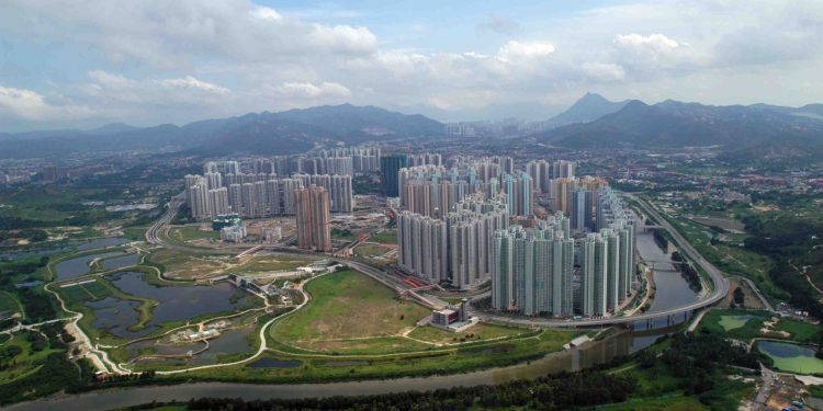 Professor Writes Book on New Towns