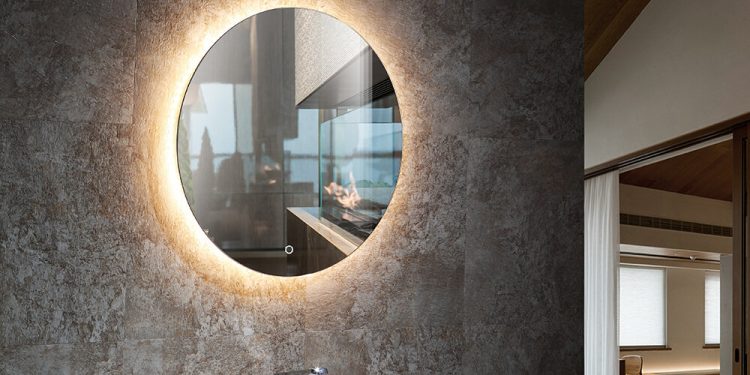 https://cdn.fordhamram.com/wp-content/uploads/Whats-the-Difference-between-Backlit-and-Lighted-Mirrors-750x375.jpeg