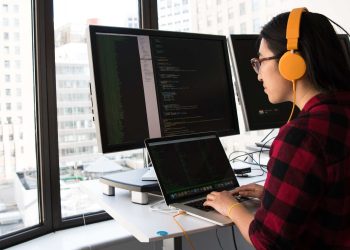 Roles and responsibilities of a blockchain developer