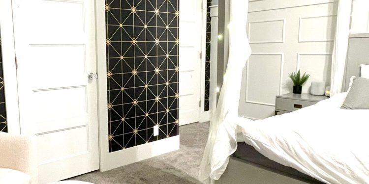 Creating a Feature Wall with Peel and Stick Wallpaper: Ideas and Inspiration