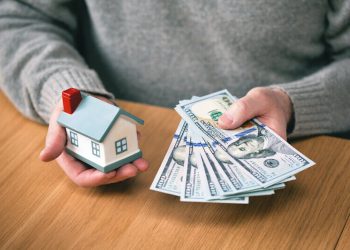 Why Cash House Buyers Are a Popular Option for Home Sellers