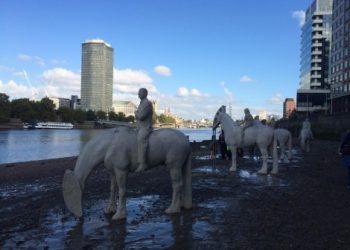 Exploring Detiant Art in England