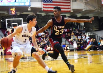 Men End Streak vs. Mass, Fall at SLU