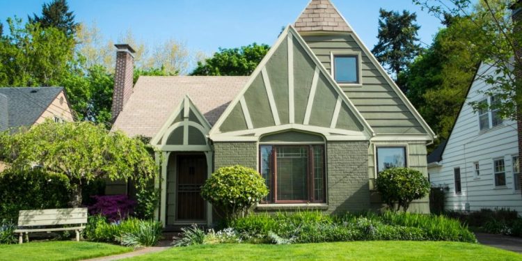The Pros and Cons of Buying an Older Home