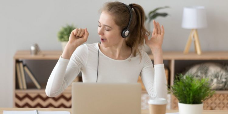 Top FREE Best Online Singing Courses and Classes