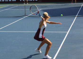 Women’s Tennis Starts Season 2-4