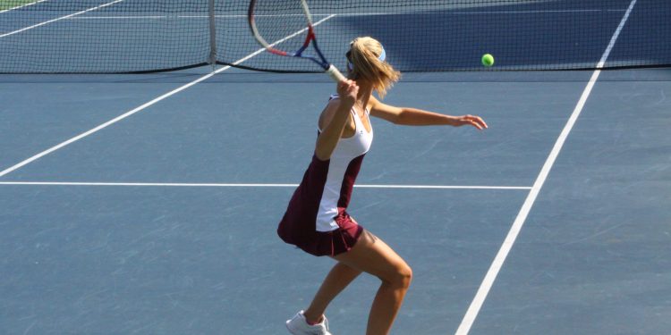 Women’s Tennis Starts Season 2-4