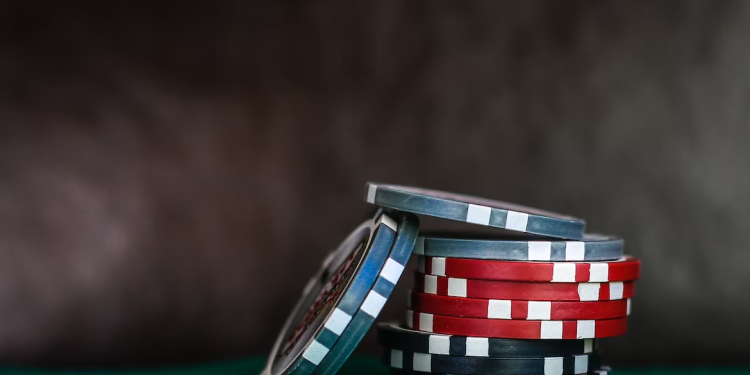 Why Online Gambling Continues to Thrive in the Digital Age