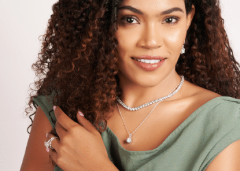 Big, Bold, and Beautiful: How to Rock Big Sparkling Diamonds with Minimalist Outfits