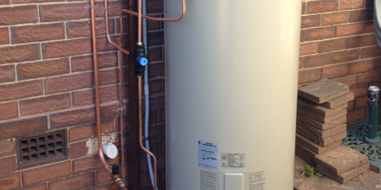 5 Expert Reasons Why You Need a Professional Plumber to Install Your New Water Heater